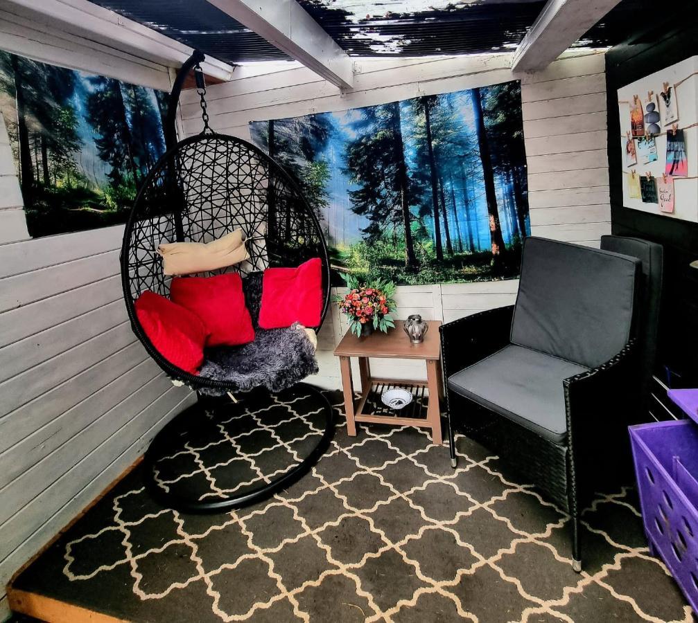 Chalet Op Een Rustig Park In De Natuur プッテン エクステリア 写真