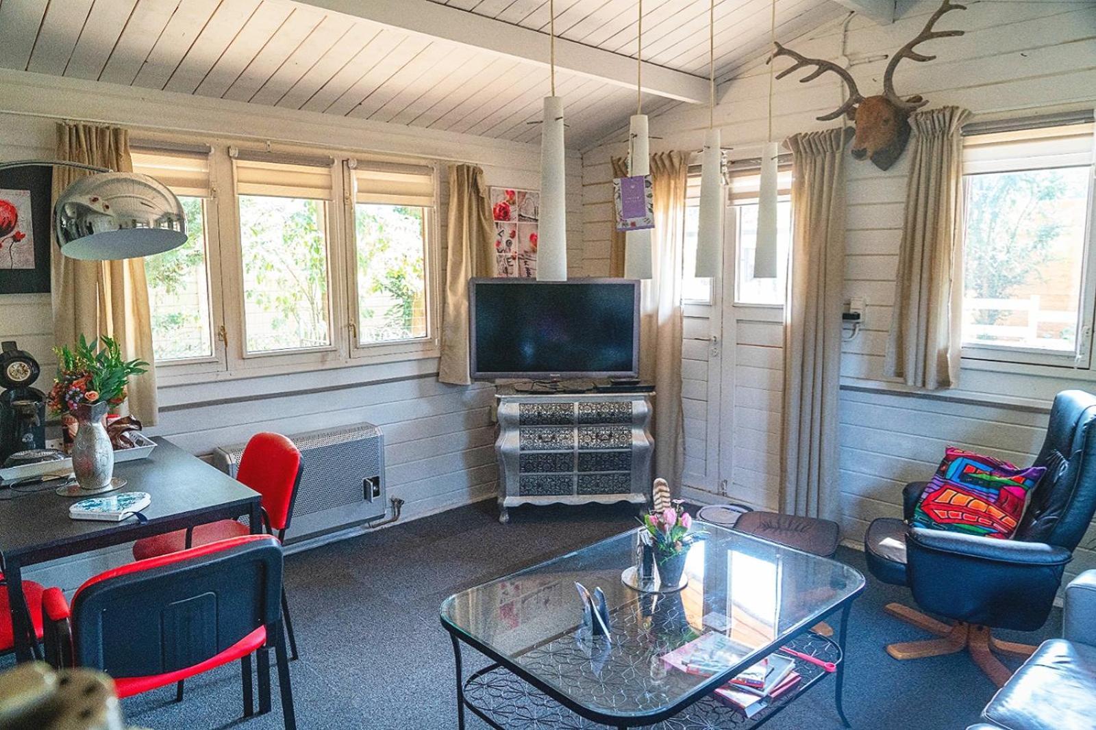 Chalet Op Een Rustig Park In De Natuur プッテン エクステリア 写真