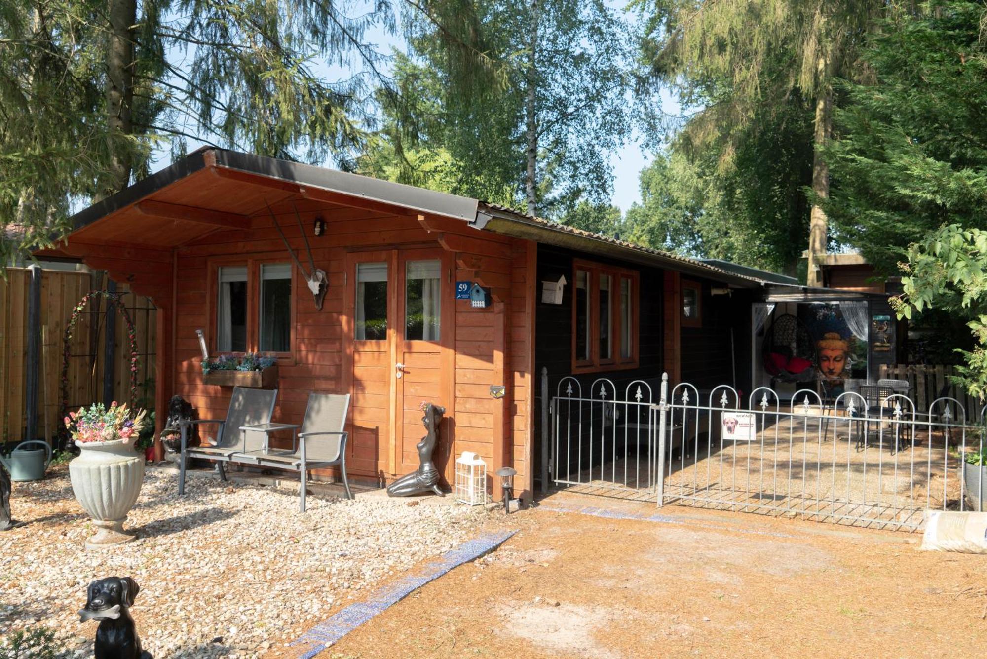 Chalet Op Een Rustig Park In De Natuur プッテン エクステリア 写真